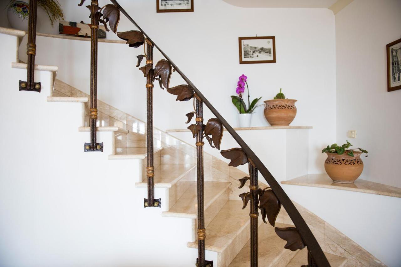 Villa Savina - Elegant Family Villa Overlooks Amalfi Coast - Positano Bagian luar foto